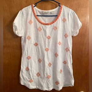 Simple white tee w/ design